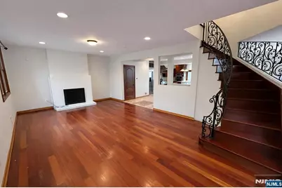 416 Oncrest Terrace, Cliffside Park, NJ 07010 - Photo 2