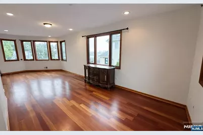 416 Oncrest Terrace, Cliffside Park, NJ 07010 - Photo 4