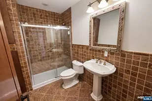 416 Oncrest Terrace, Cliffside Park, NJ 07010 - Photo 18