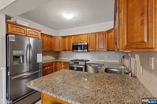 902 N 5th Street 411, Newark, NJ 07107 - Photo 8