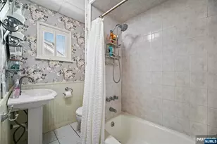 200 Page Ave, Lyndhurst Township, NJ 07071 - Photo 16