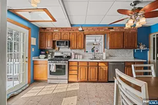 200 Page Ave, Lyndhurst Township, NJ 07071 - Photo 8