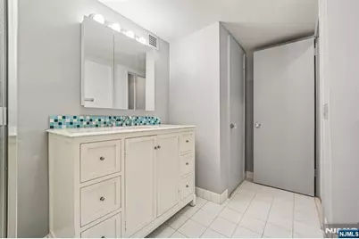2185 Lemoine Avenue 4M #4M, Fort Lee, NJ 07024 - Photo 16