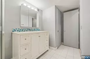 2185 Lemoine Ave 4M, Fort Lee, NJ 07024 - Photo 16