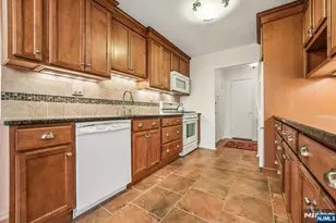 2185 Lemoine Ave 4M, Fort Lee, NJ 07024 - Photo 4