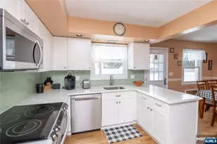 100 Eyland Ave, Roxbury Township, NJ 07876 - Photo 8