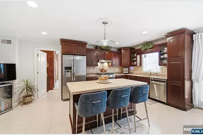 800 De Lalla Terrace, Ridgefield, NJ 07657 - Photo 6