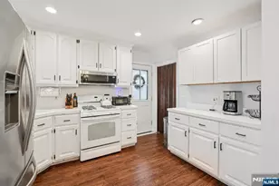 2 White Oak Ln, Wayne, NJ 07470 - Photo 10