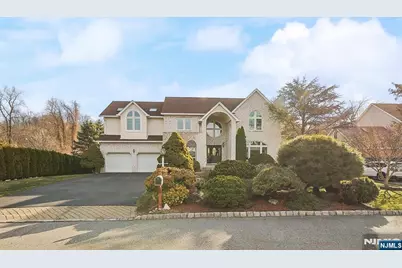 19 Dave Espie Way, Wayne, NJ 07470 - Photo 1