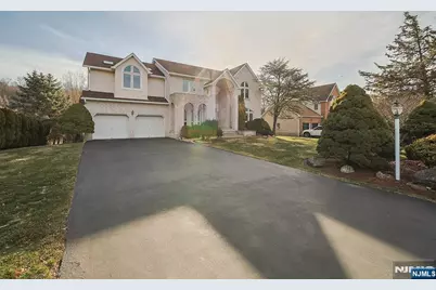19 Dave Espie Way, Wayne, NJ 07470 - Photo 2