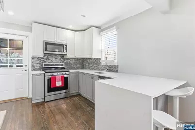 32 Elmwood Terrace, Irvington, NJ 07111 - Photo 8