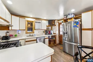 27 Oakland Ave, Bloomfield, NJ 07003 - Photo 18