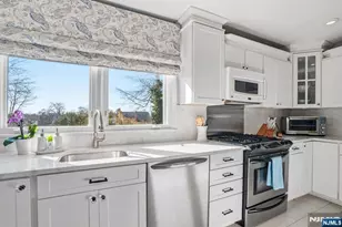 22 Laurel St, Hawthorne, NJ 07506 - Photo 12