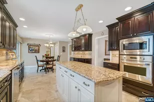 35 Malcolm Pl, Mahwah, NJ 07430 - Photo 12