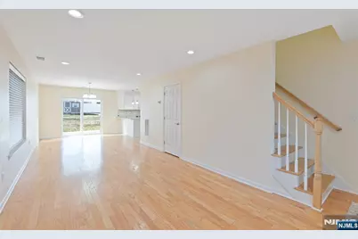 902 Spruce Street, Roselle, NJ 07203 - Photo 6