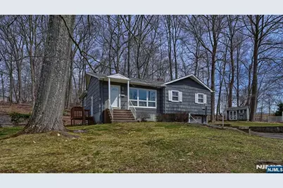 96 E Lions Head, Wayne, NJ 07470 - Photo 2