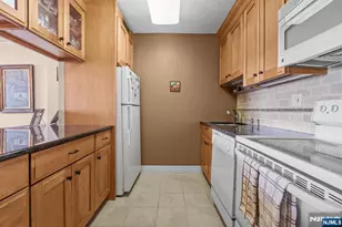 770 Anderson Ave 14C, Cliffside Park, NJ 07010 - Photo 6