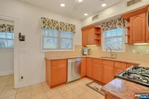 10 Lynn Ct, Rutherford, NJ 07070 - Photo 8
