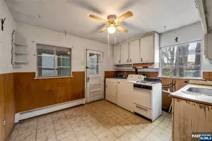 31 Cedar St, Midland Park, NJ 07432 - Photo 12