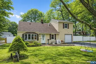 83 Village Rd, Pequannock Township, NJ 07444 - Photo 2