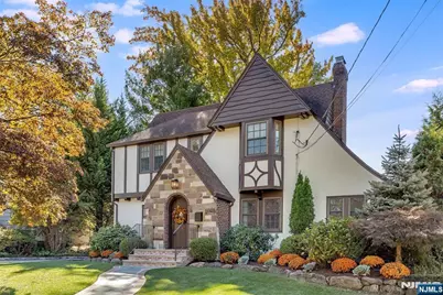 11 Valhalla Way, Verona, NJ 07044 - Photo 1