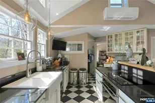 28 Turners Lake Dr, Mahwah, NJ 07430 - Photo 12