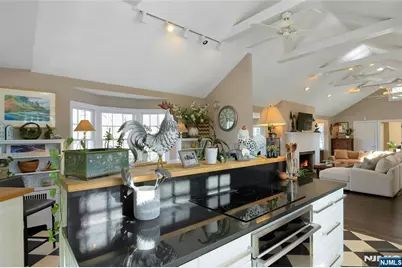 28 Turners Lake Drive, Mahwah, NJ 07430 - Photo 10