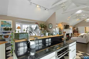 28 Turners Lake Dr, Mahwah, NJ 07430 - Photo 10