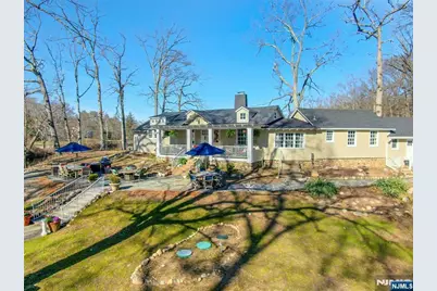 28 Turners Lake Drive, Mahwah, NJ 07430 - Photo 2