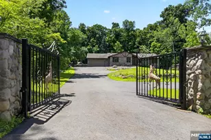 64 Ricker Dr, Ringwood, NJ 07456 - Photo 2