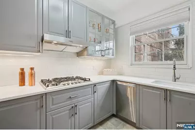 10 Crestmont Road 1A #1A, Montclair, NJ 07042 - Photo 4