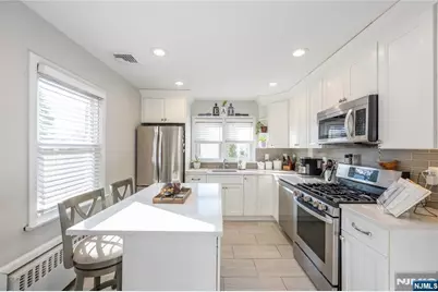 35 Hastings Avenue, Nutley, NJ 07110 - Photo 16