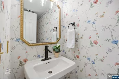 504 Nelson Court, Edgewater, NJ 07020 - Photo 20