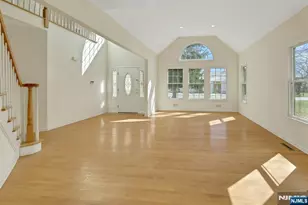 62 E Crescent, Mahwah, NJ 07430 - Photo 4