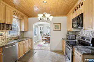 6 S Garden Ct, Garfield, NJ 07026 - Photo 12