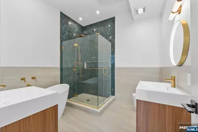 2026 Marguerite Street Right #Right, Fort Lee, NJ 07024 - Photo 18