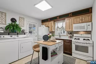 13 Central Ave, Pompton Lakes, NJ 07442 - Photo 6