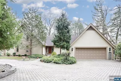 8 Red Rock Trail, Saddle River, NJ 07458 - Photo 2