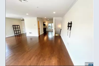 1625 Paterson Plank Road 18 #18, Secaucus, NJ 07094 - Photo 4