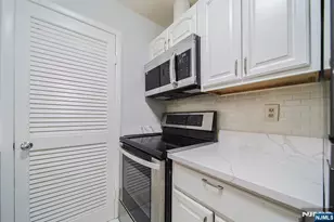 216 Washington A, Fort Lee, NJ 07024 - Photo 10