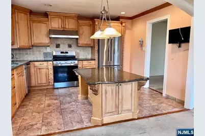 661 Clinton Place, Ridgefield, NJ 07657 - Photo 4