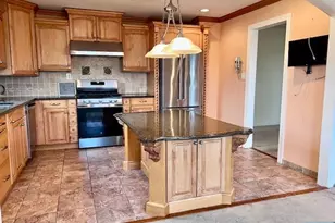 661 Clinton Pl, Ridgefield, NJ 07657 - Photo 4
