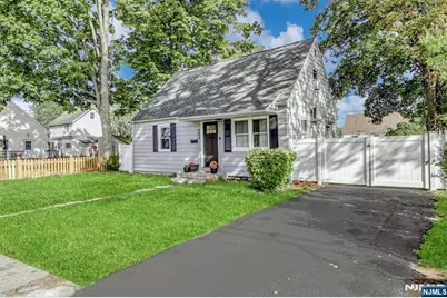 22 Wanaque Avenue, Wanaque, NJ 07420 - Photo 2