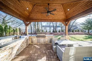 160 Lawrence Dr, Paramus, NJ 07652 - Photo 44