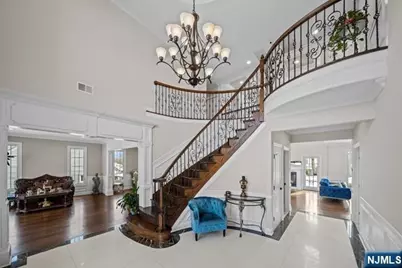 160 Lawrence Drive, Paramus, NJ 07652 - Photo 4