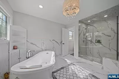160 Lawrence Drive, Paramus, NJ 07652 - Photo 28