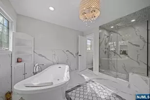 160 Lawrence Dr, Paramus, NJ 07652 - Photo 28