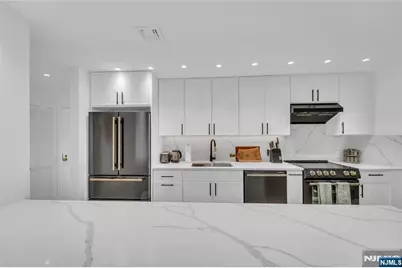 101 Shearwater Court 25 #25, Jersey City, NJ 07305 - Photo 10