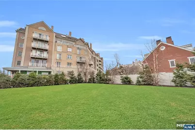 101 Shearwater Court 25 #25, Jersey City, NJ 07305 - Photo 2