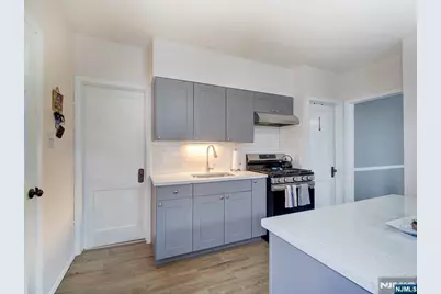 140 Westervelt Avenue, Hawthorne, NJ 07506 - Photo 22